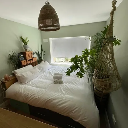 Stylish & Spacious Family On Edge Of Holiday home