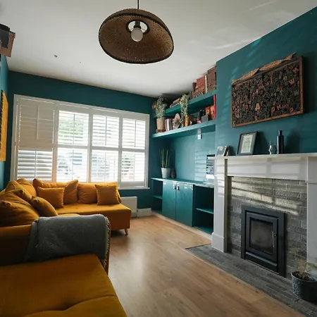 Stylish & Spacious Family On Edge Of *