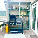 Stylish & Spacious Family On Edge Of