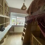 Stylish & Spacious Family On Edge Of
