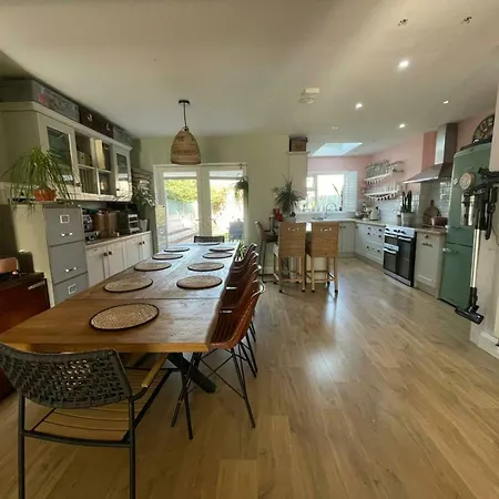 Сasa de vacaciones Stylish & Spacious Family On Edge Of