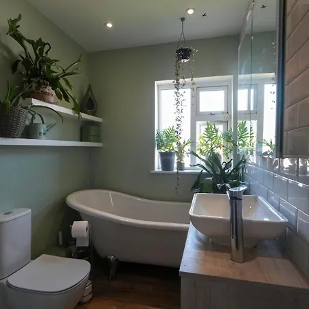 Stylish & Spacious Family On Edge Of Сasa de vacaciones