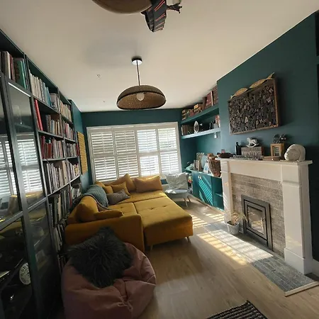 Stylish & Spacious Family On Edge Of * Κορκ