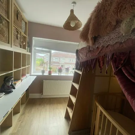 Stylish & Spacious Family On Edge Of