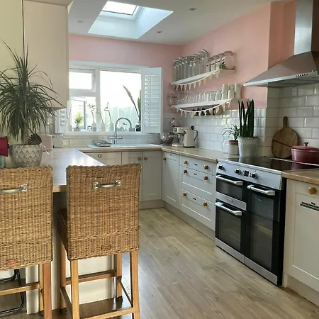 Stylish & Spacious Family On Edge Of Cork